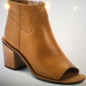 LATIGO VIVY OPEN TOE BOOTIES SIZE 9M